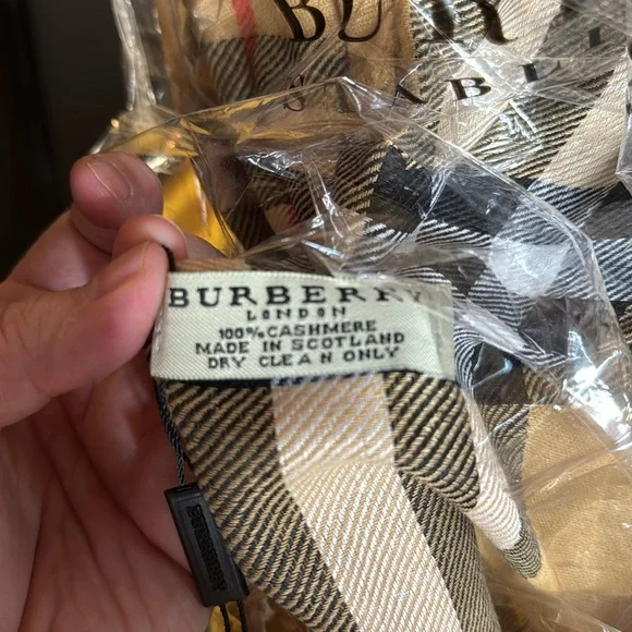NWT Burberry Check Cashmere Scarf Tan Beetroot Classic Plaid